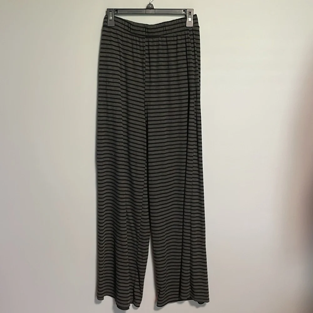 Dressed in LALA Black Striped Wide Leg Pants Set - Picture 4 of 10